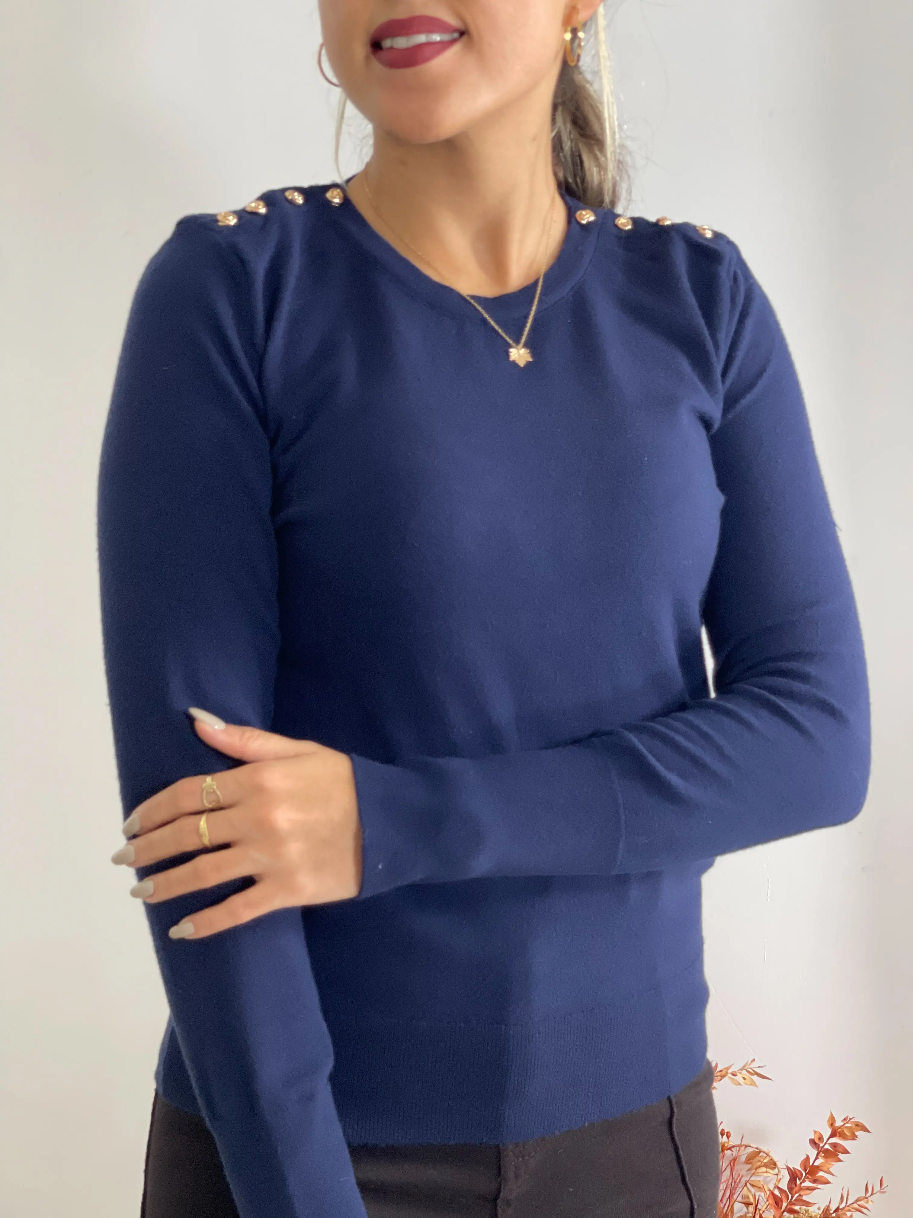 بلوز بافت جذب سرشونه دکمه رز گلد طرح zara